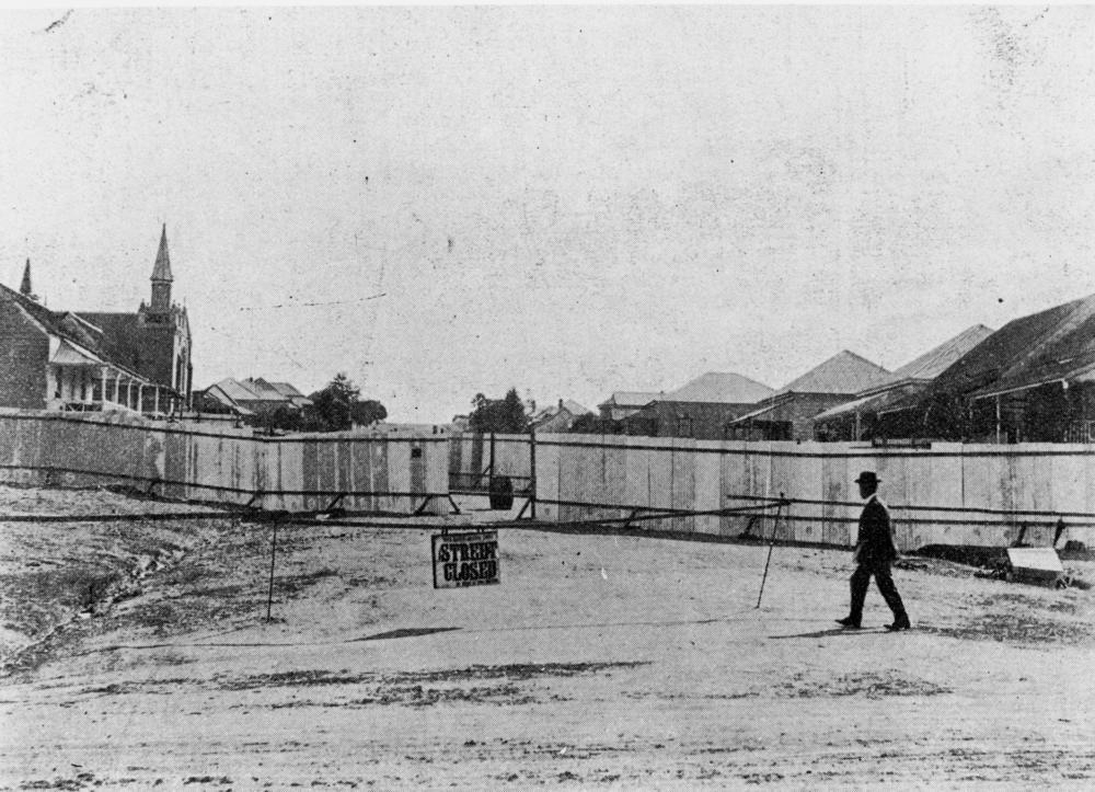 plague Quarantine barricade around houses in Hawthorne Street 1900