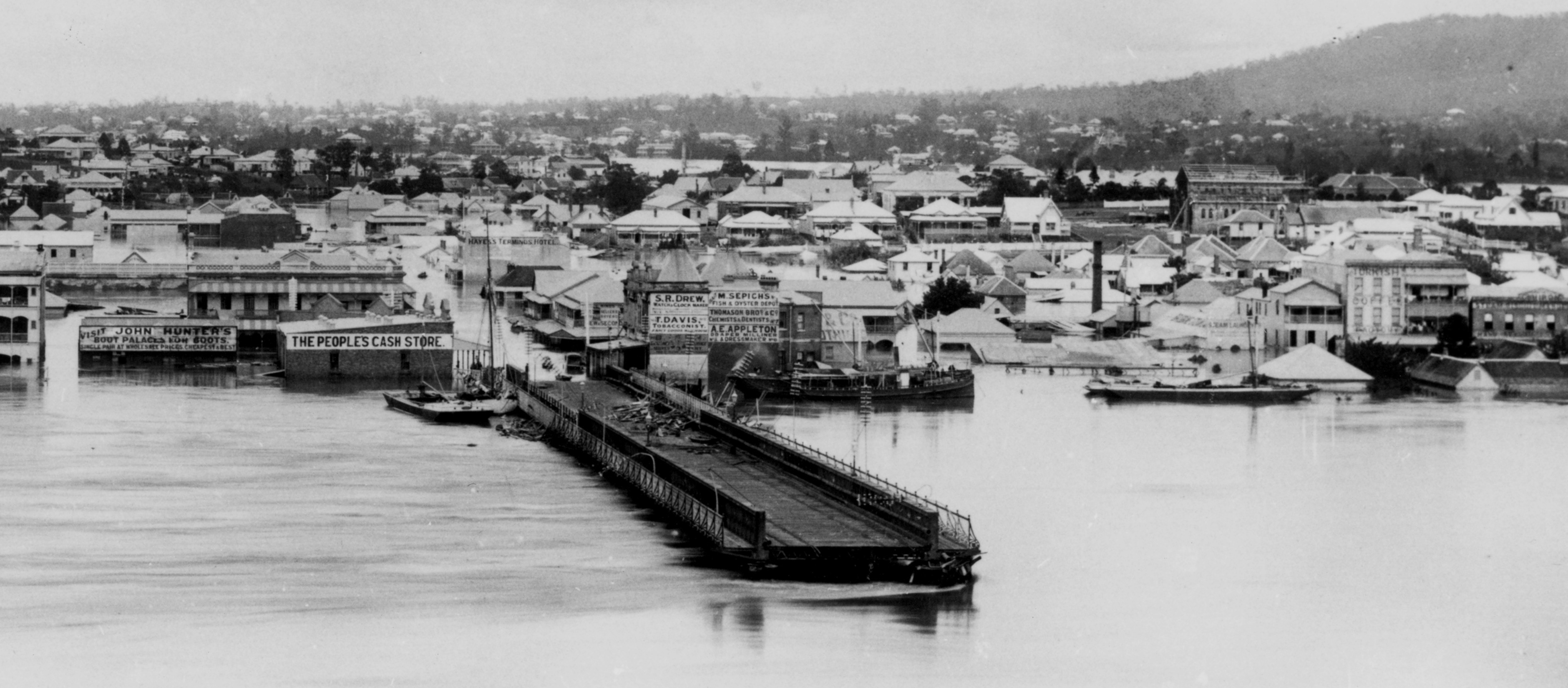 victoria bridge flood 2 crop slq