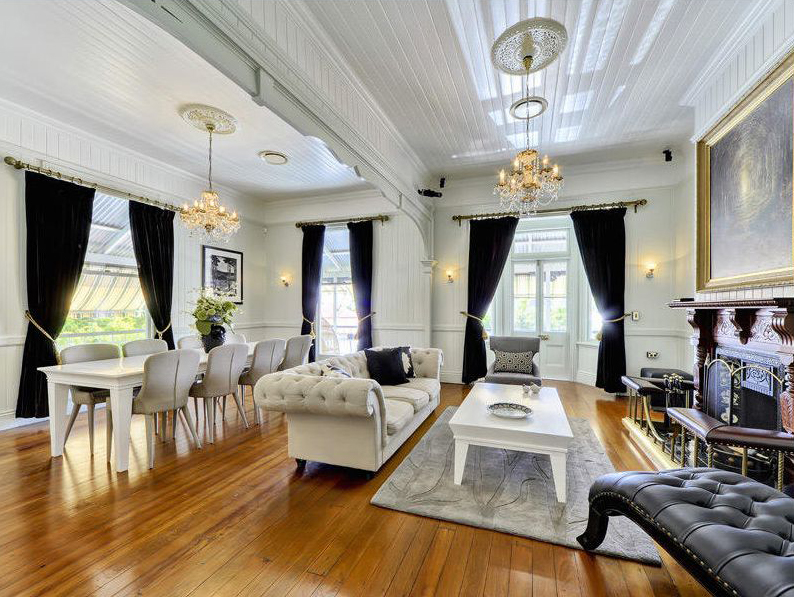 dorra tor sitting room